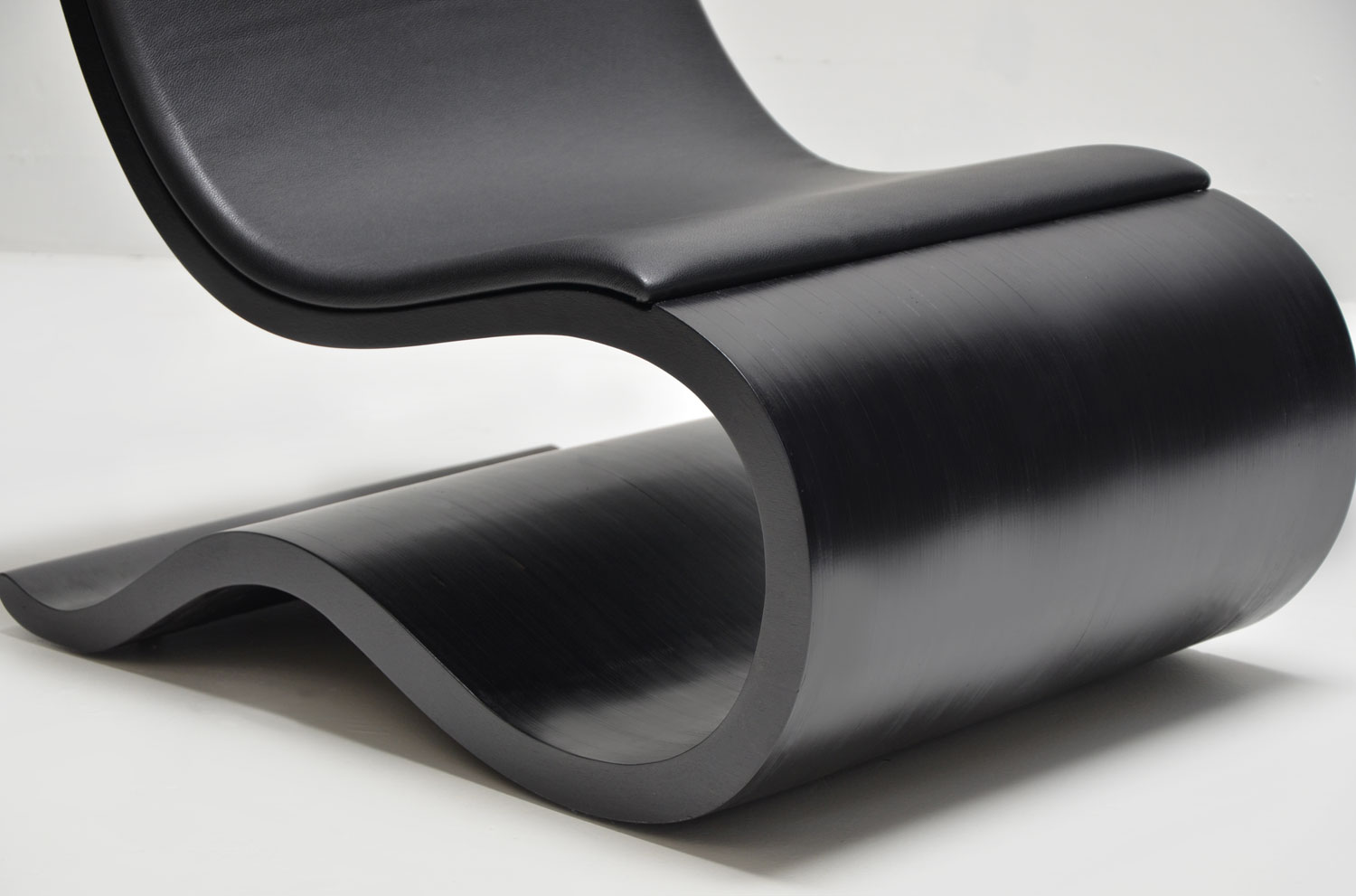 Serpen Lounge Chair - close up